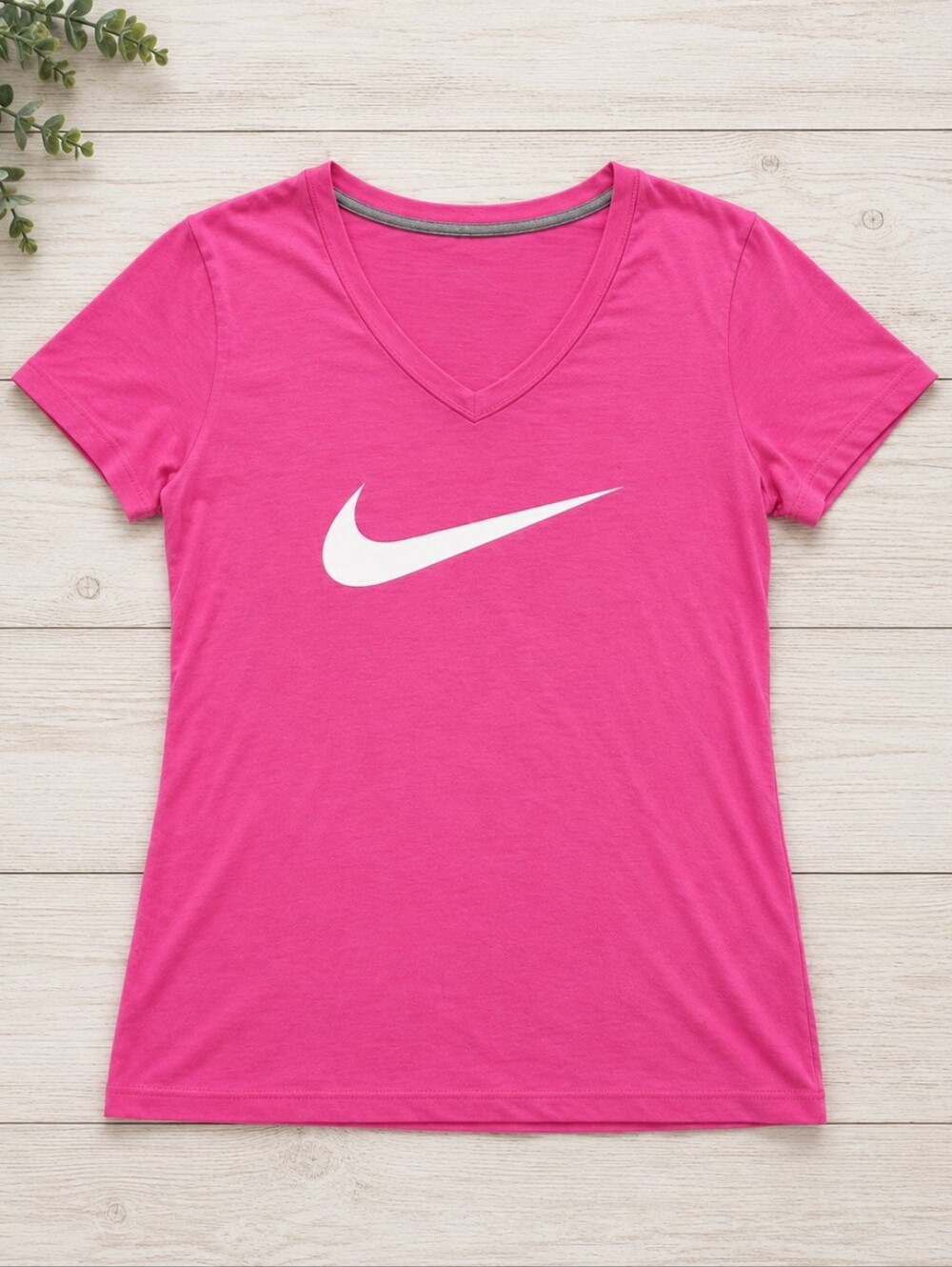 Nike Women’s Size 6 Pink Swoosh V-Neck T-Shirt 100% Cotton